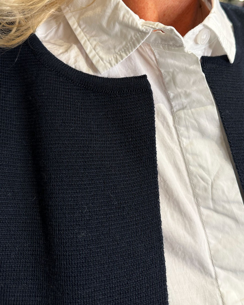 Kofta Vera marinblå från Sibinlinnebjerg 2