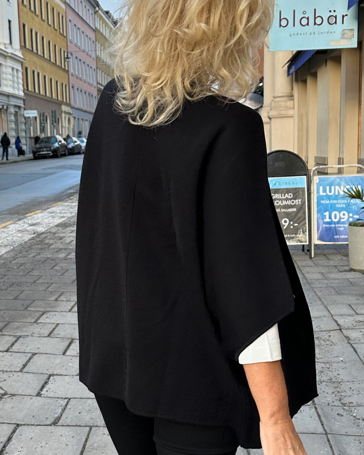 Kofta Evi svart från SibinLinnebjerg