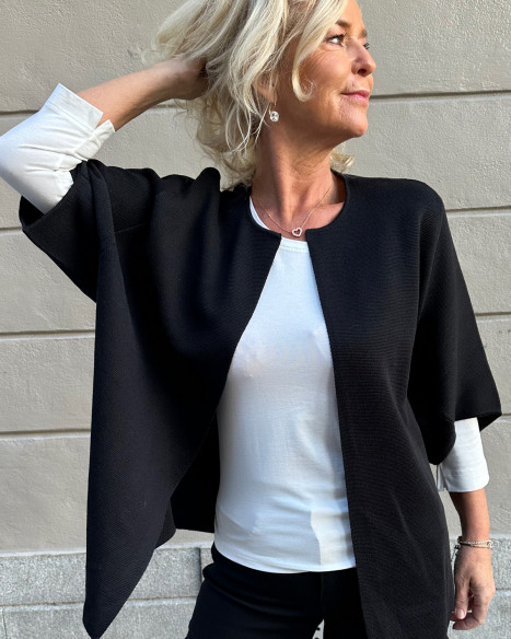 Kofta Evi svart från SibinLinnebjerg