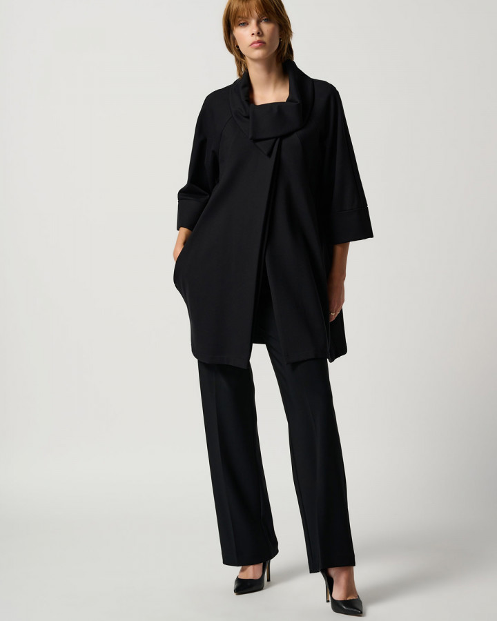 Finbyxa med vidd svart från Joseph...