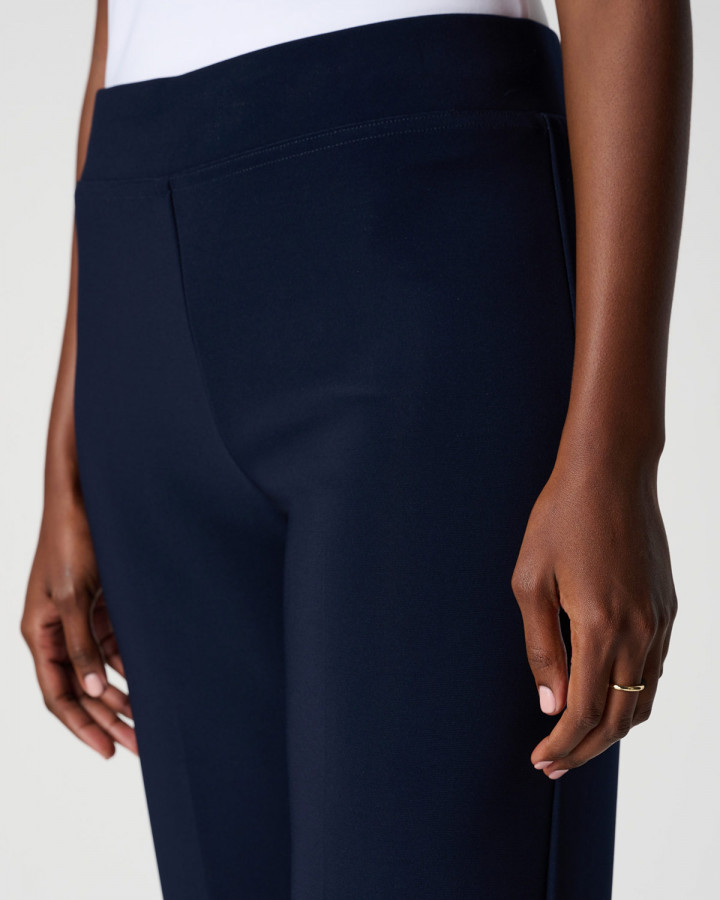 Finbyxa med vidd marin från Joseph...