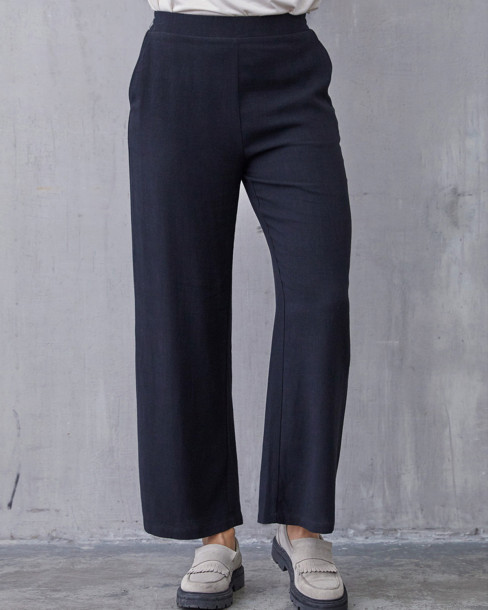 Byxa Pearl svarta från Isay