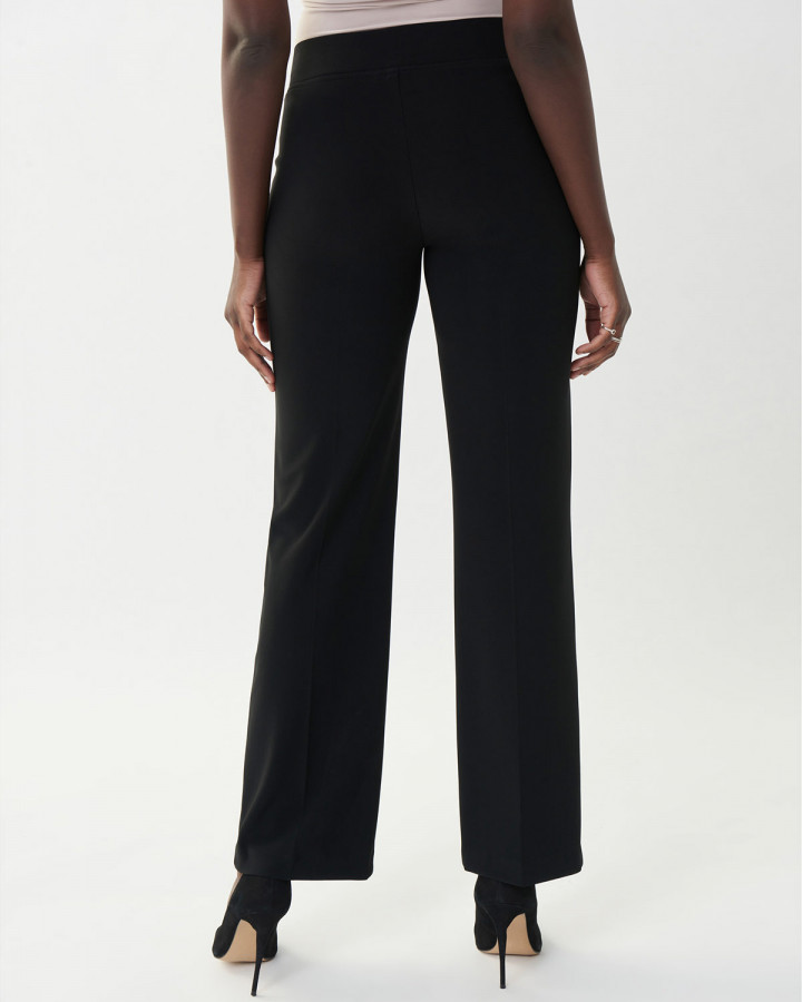 Finbyxa med vidd svart från Joseph...