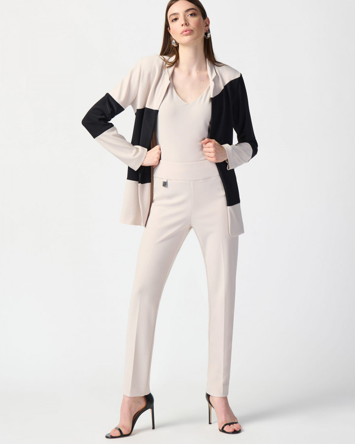 Finbyxa slim light sand från Joseph...