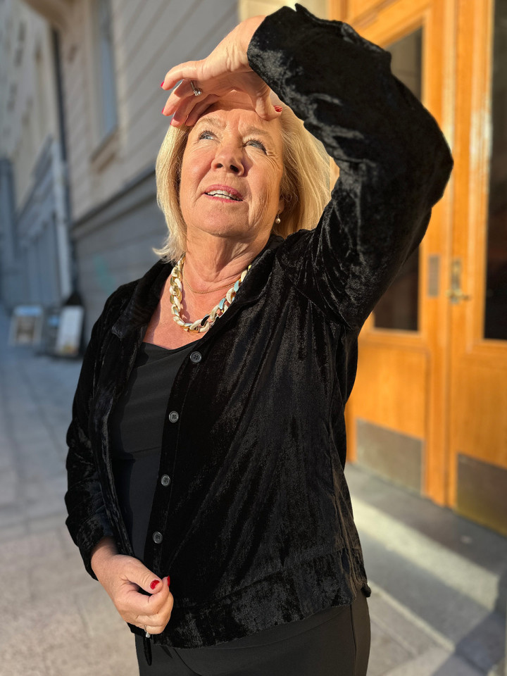 Blusjacka i sammet svart från Gossip