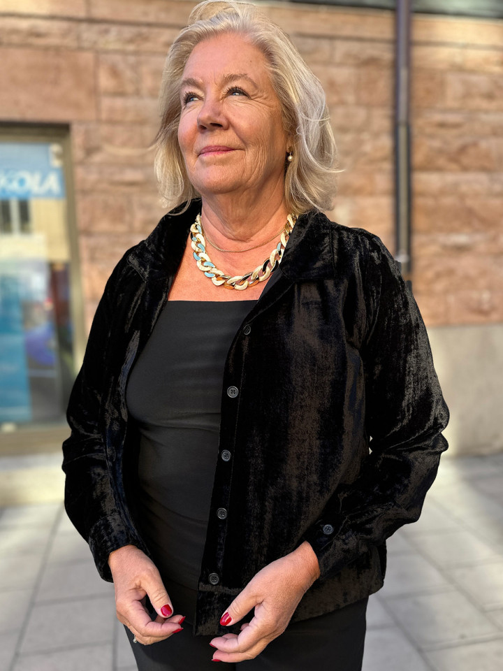 Blusjacka i sammet svart från Gossip