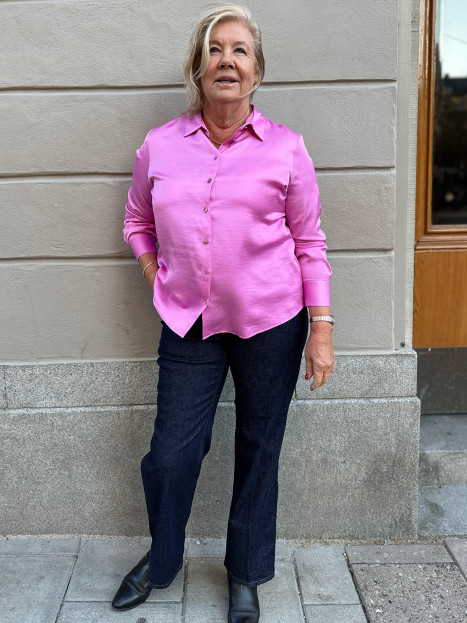 Satinblus Bubion rosa från Tinta Style