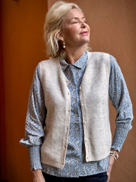 Blus Gyta smock blouse Blå från Isay