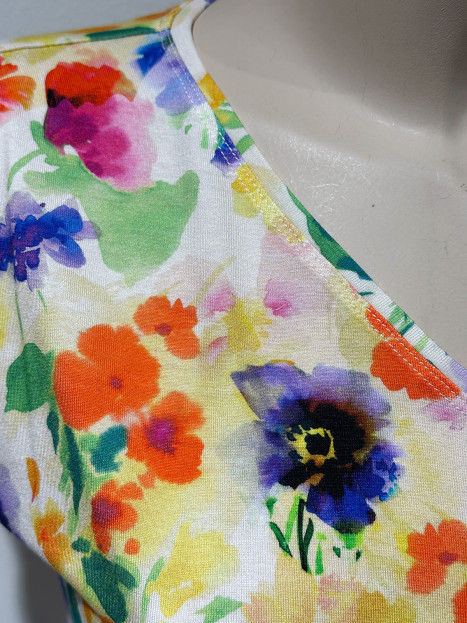 Valta Giardino blommor på cremevit från Camilla Thulin