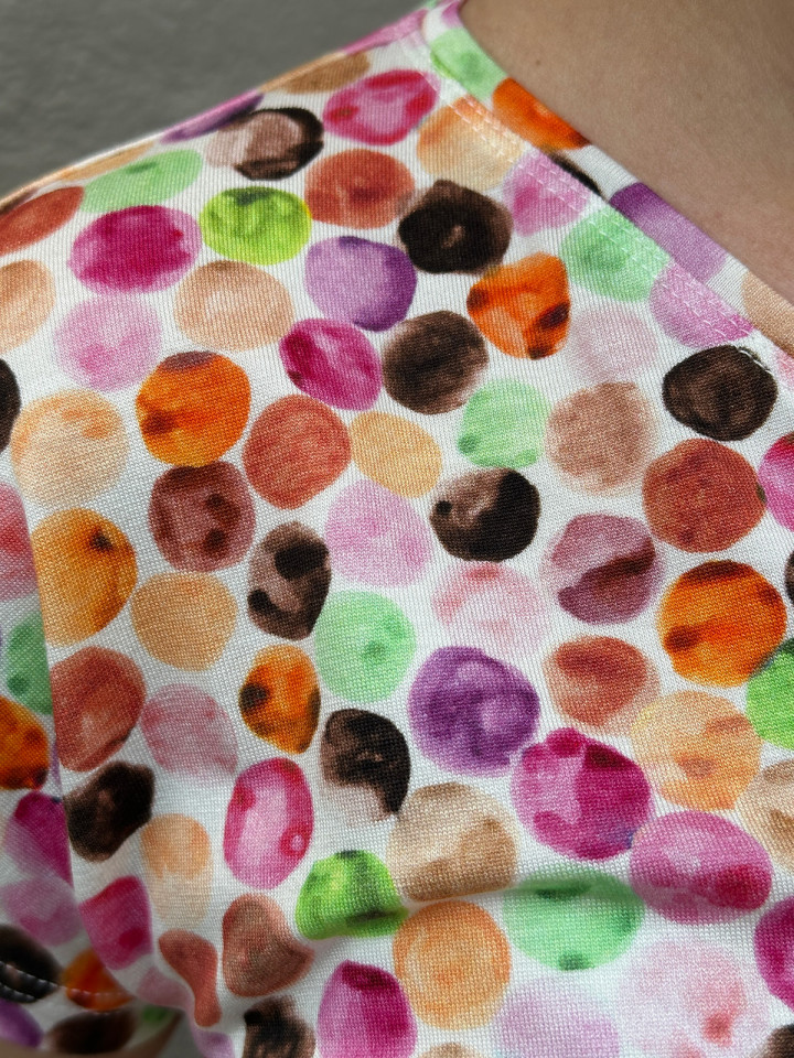 Valta boll multi på cremevit botten från...