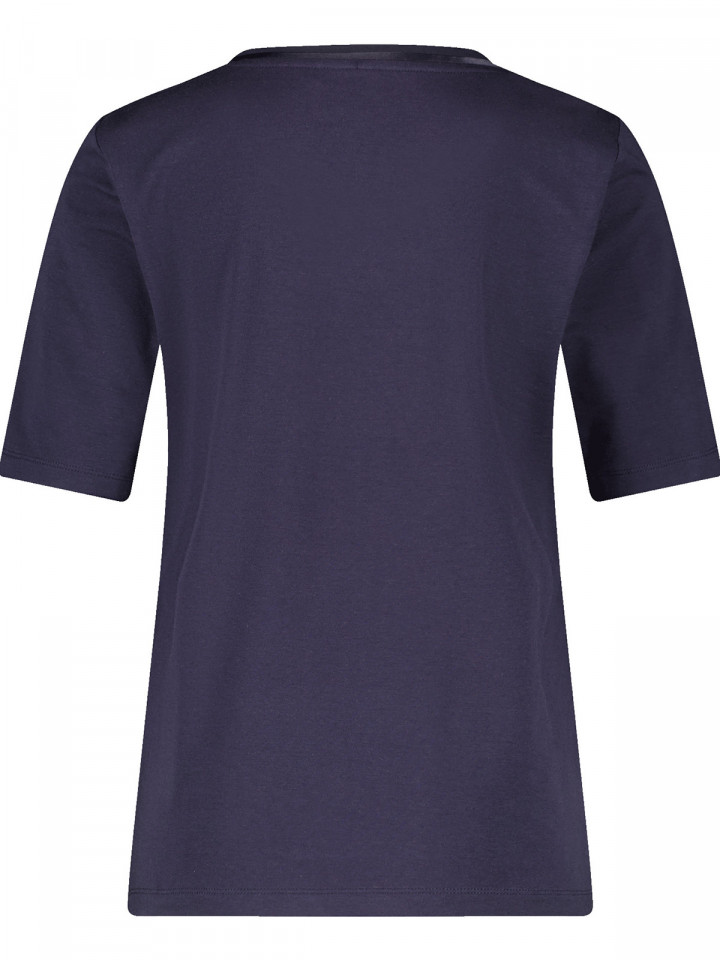 Topp med satinkant marin från Gerry...