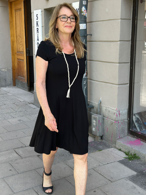 Klänning Kalla svart från Isay