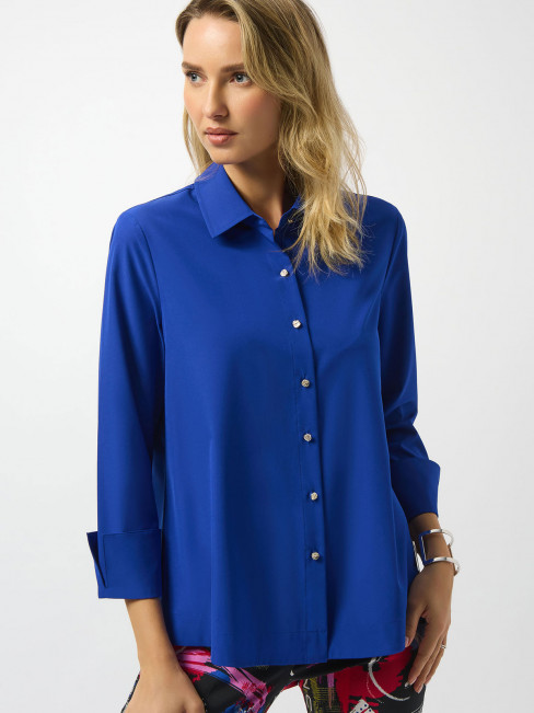 Kornblå blus med tuffa detaljer från Joseph Ribkoff 2