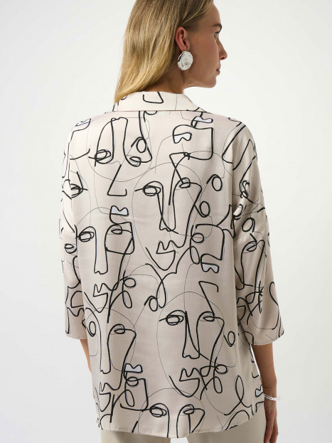 Satinblus creme med svart illustration från Joseph Ribkoff