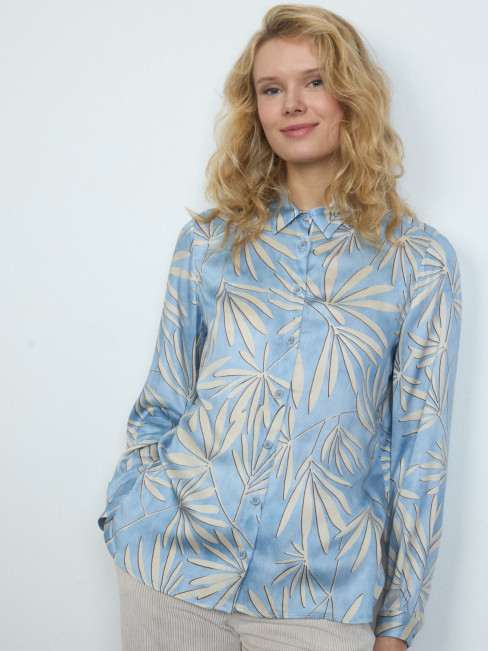 Blus Baela ljusblå från Tinta