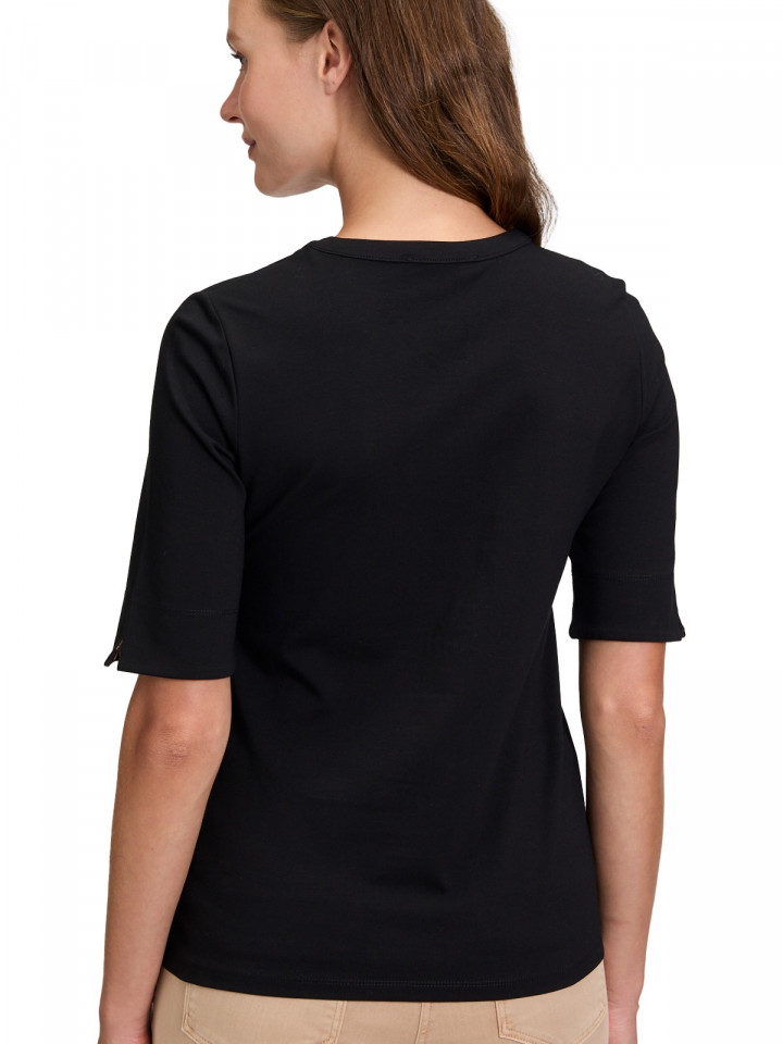 Trikåtopp svart nitar och leo från...