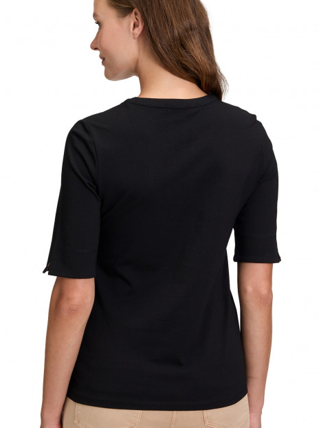 Trikåtopp svart nitar och leo från Betty Barclay