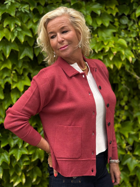 Kofta Kaja mörkrosa från Sibinlinnebjerg