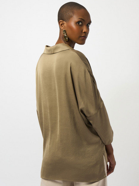 Satinblus dekorativ knapp taupe från Joseph Ribkoff