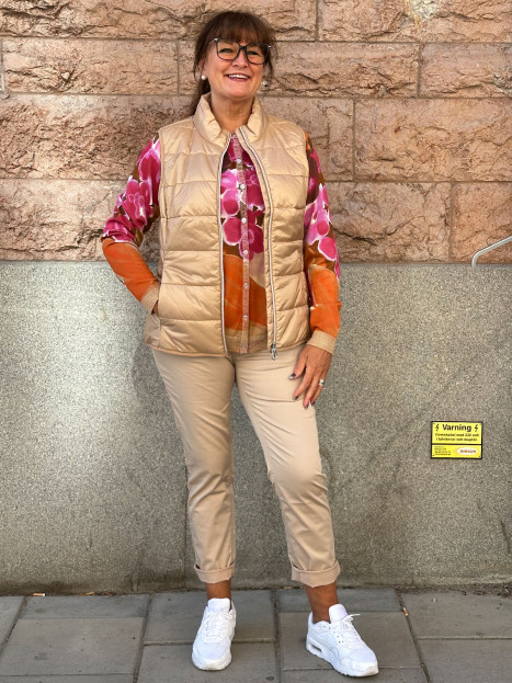 Täckväst camel från Betty Barclay