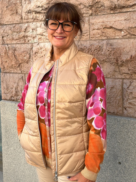 Täckväst camel från Betty Barclay