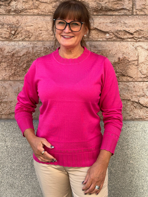 Fin- och mönsterstickad tröja rosa från Micha