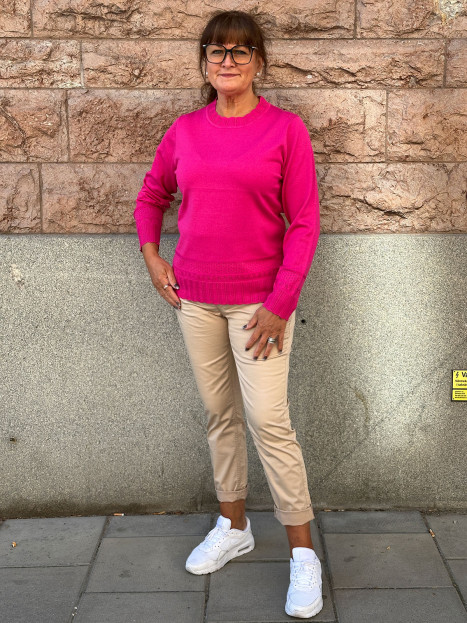 Fin- och mönsterstickad tröja rosa från Micha