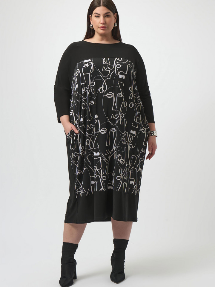 Trikåklänning svart med illustration...