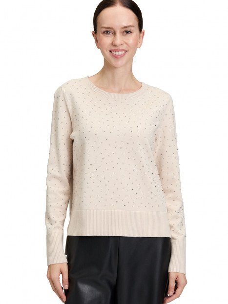 Finstickad tröja creme med mini-nitar från Betty Barclay