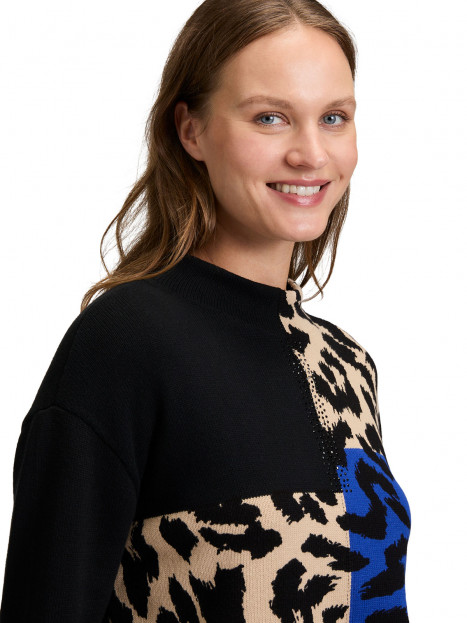 Stickad bomullströja blå/creme/svart leo från Betty Barclay