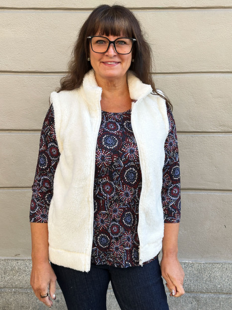 Supermjuk teddyväst gräddvit från M.X.O