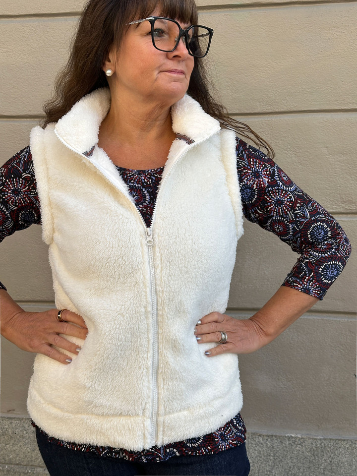 Supermjuk teddyväst gräddvit från M.X.O