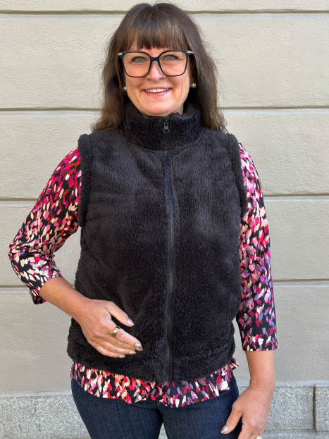 Supermjuk teddyväst svart från M.X.O