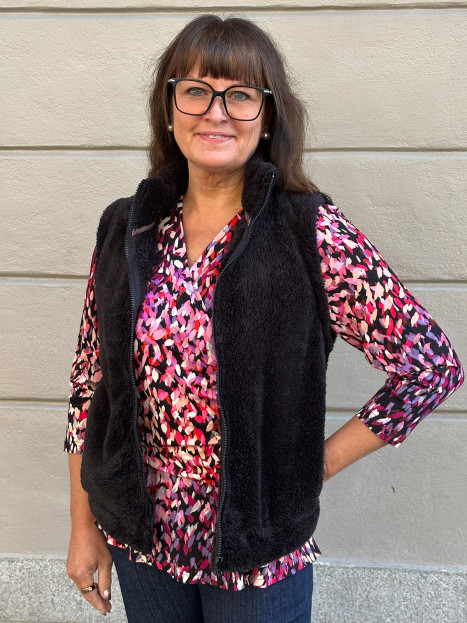 Supermjuk teddyväst svart från M.X.O