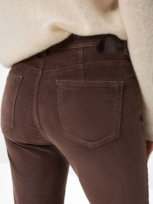 Manchesterbyxa Carola chokladbrun från Brax 2