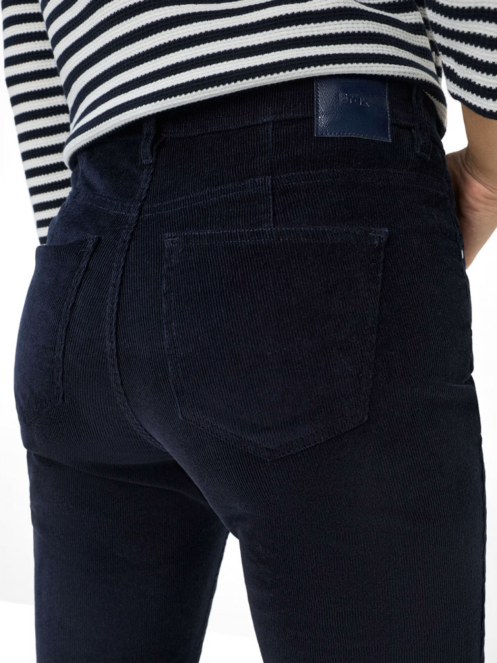 Manchesterbyxa Carola Marin från Brax