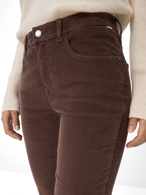 Manchesterbyxa Mary chokladbrun från Brax 2