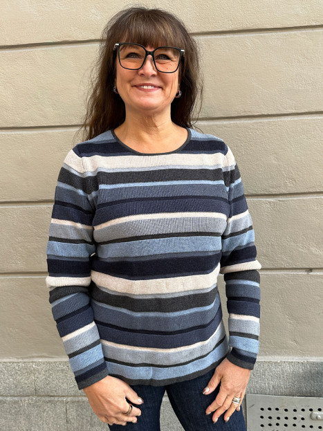 Finstickad tröja Mathilde randig blå från Mansted