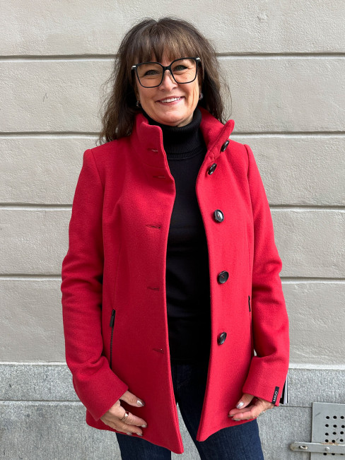 Kort ullkappa röd från Milo