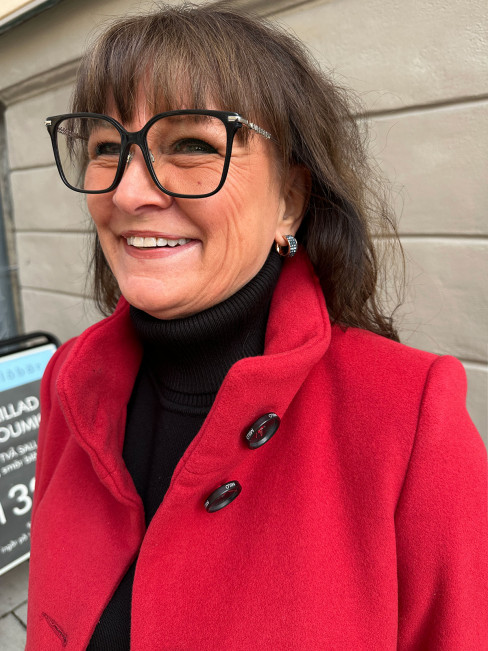 Kort ullkappa röd från Milo 2