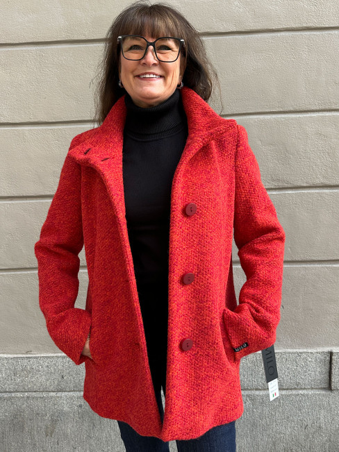 Kort ullkappa struktur röd från Milo