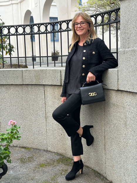 Krinklad satinblus svart från Joseph Ribkoff