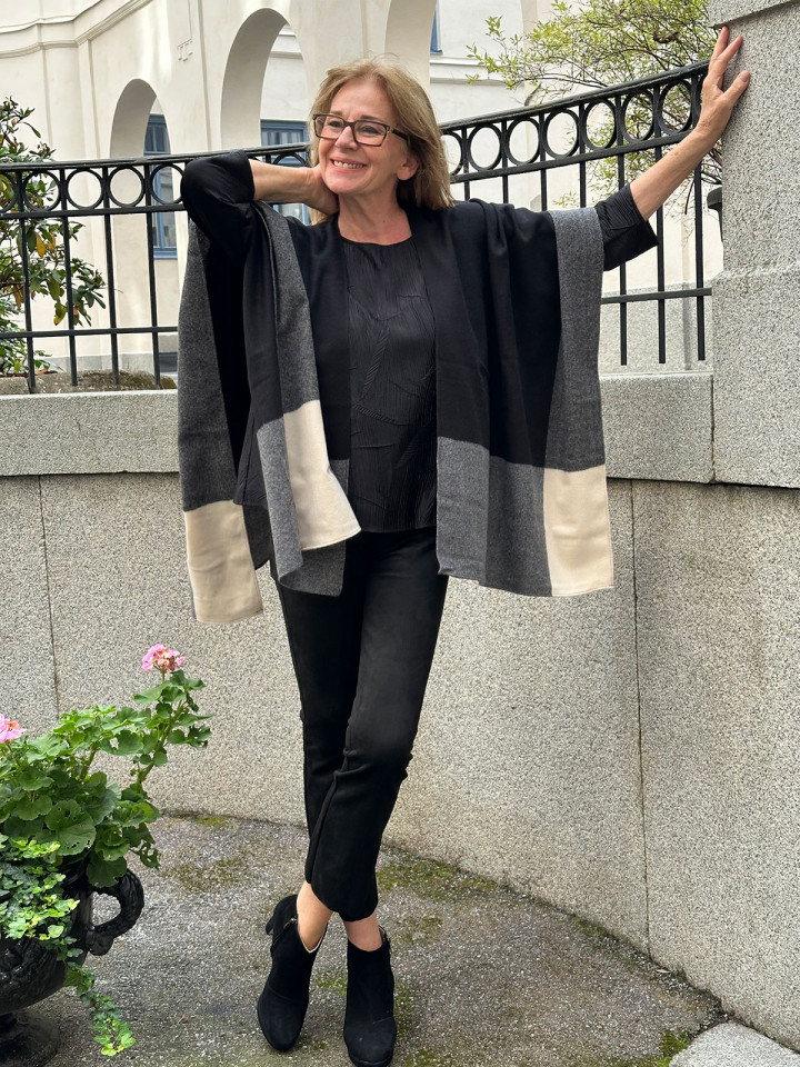 Cape svart från Gerry Weber