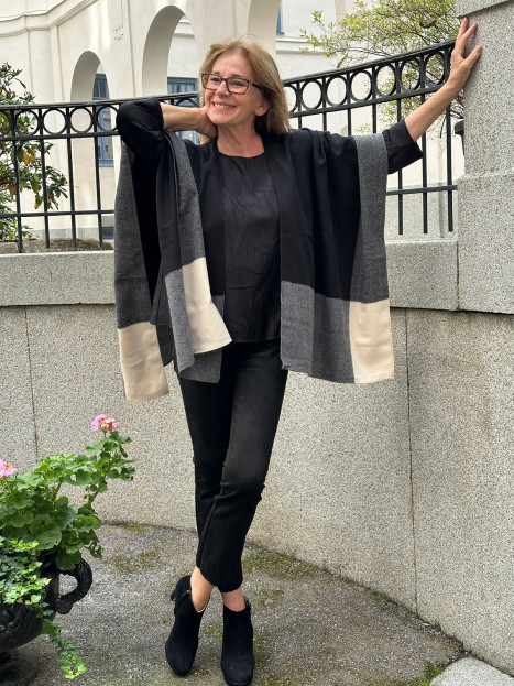 Cape svart från Gerry Weber