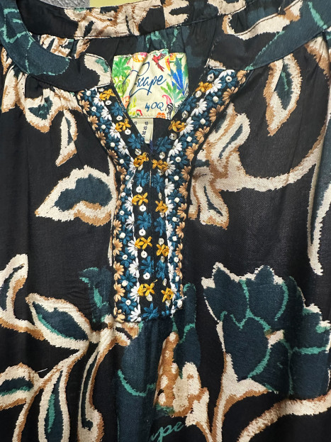 Klänning Cusco svart/grön från Escape