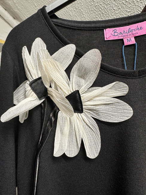 Topp Belaisca svart blomapplikation från Tinta Style 2