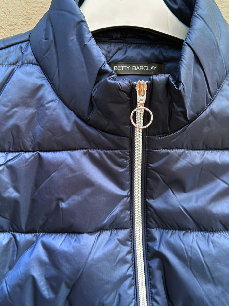 Täckväst marin från Betty Barclay