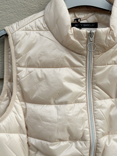 Täckväst creme från Betty Barclay 2