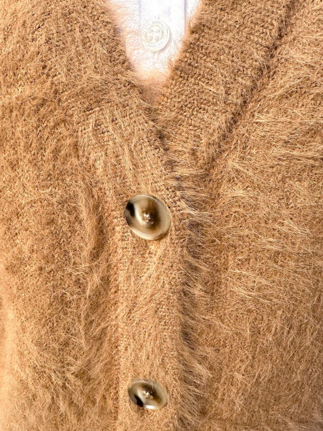 Väst Fuzzy Almond från Red Button