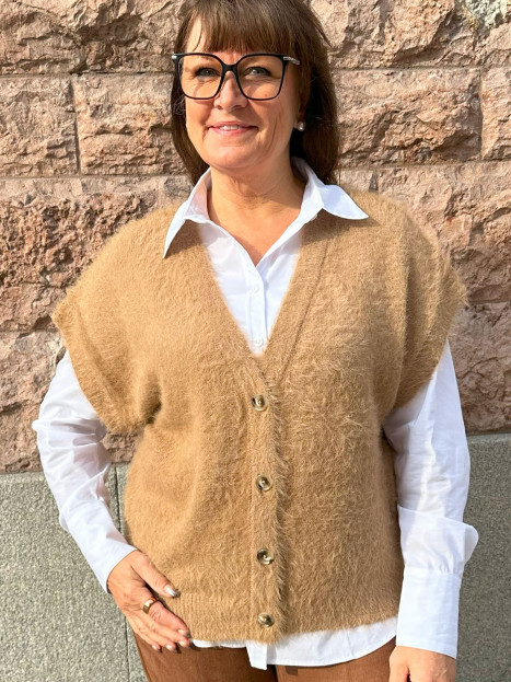 Väst Fuzzy Almond från Red Button